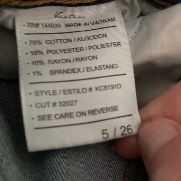 Distressed skinny jeans with leopard patches - Picture 3 of 3